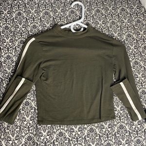Green long sleeve crop top.